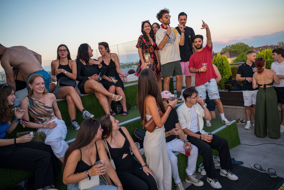 Buli a rooftopon, panorámával